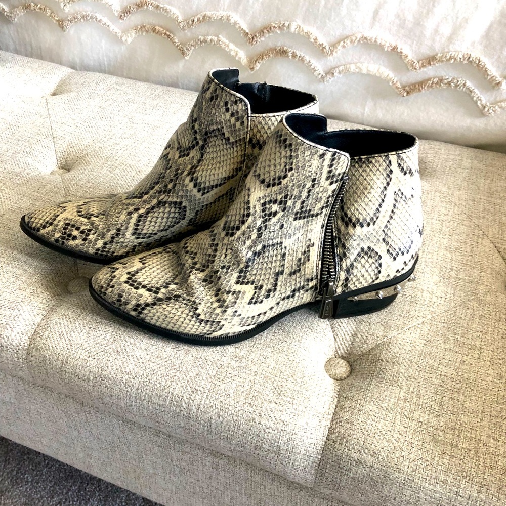 Sam Edelman Circus python print booties sz 7.5
